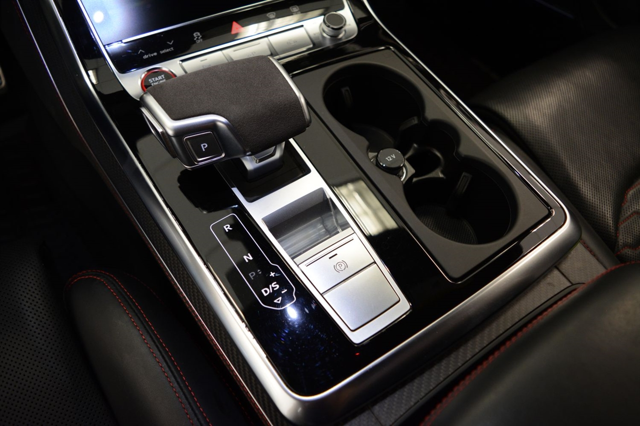 Audi RS Q8  2024