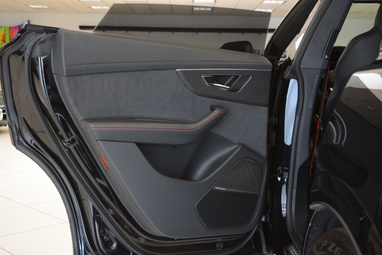 Audi RS Q8  2024
