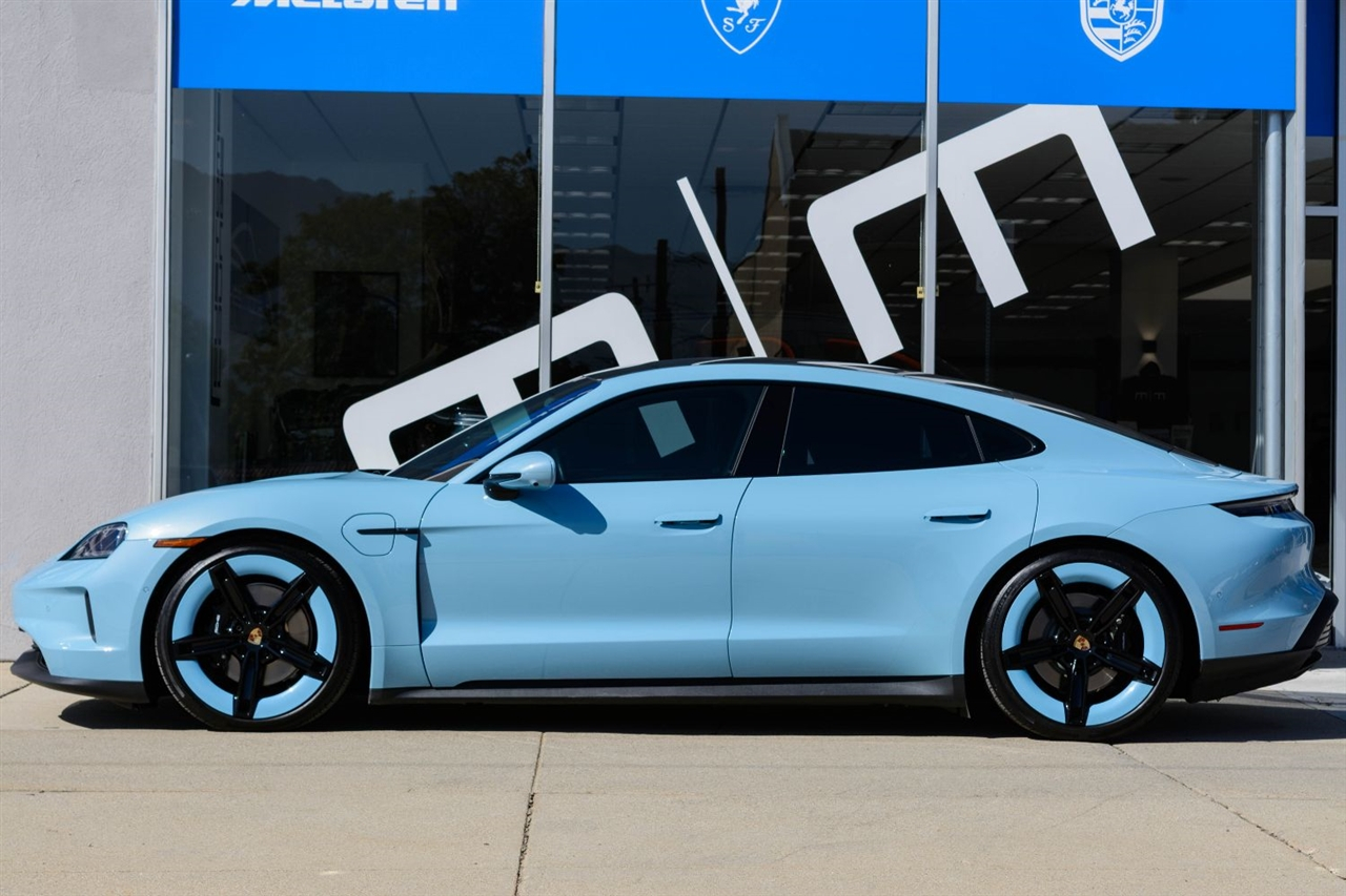 Porsche Taycan  2025