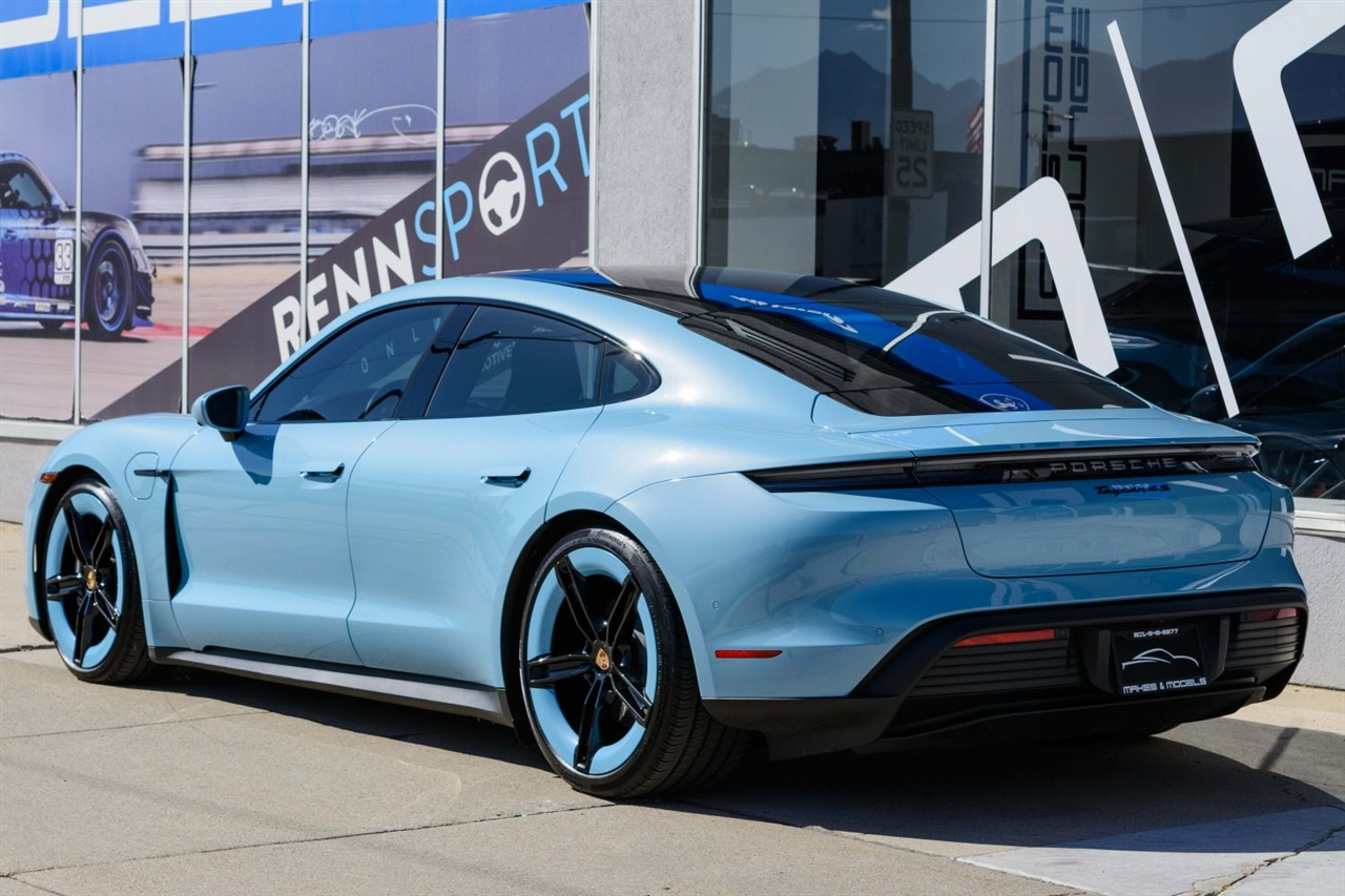 Porsche Taycan  2025