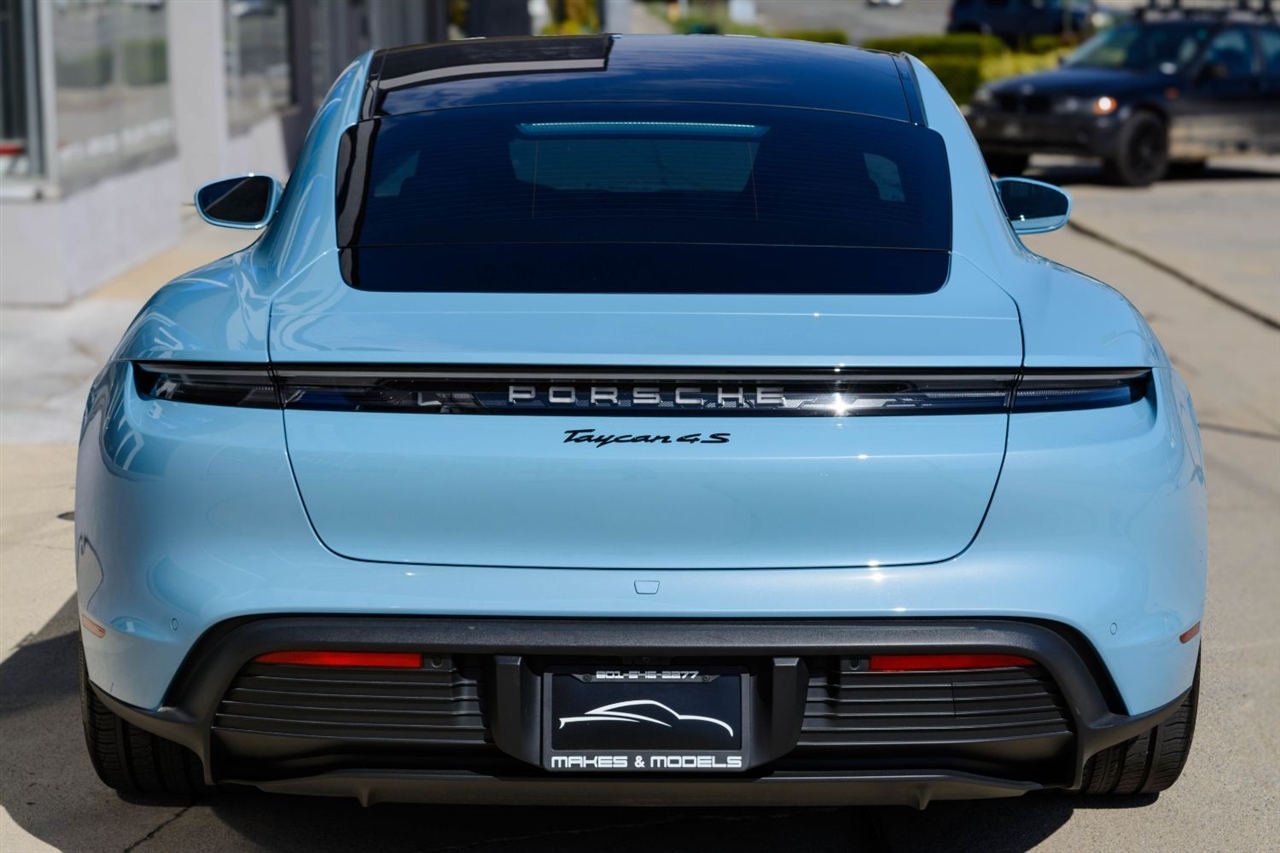 Porsche Taycan  2025