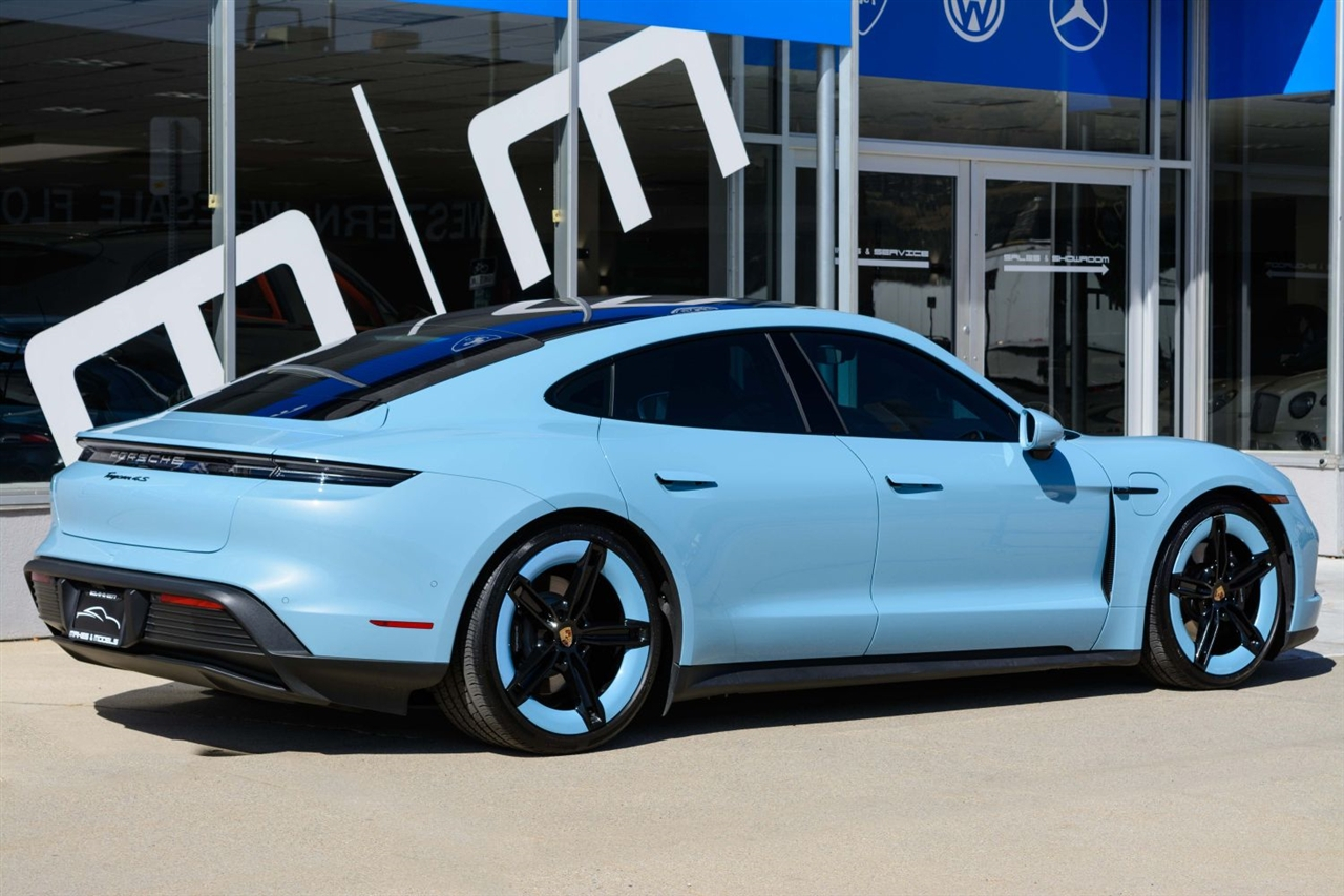 Porsche Taycan  2025