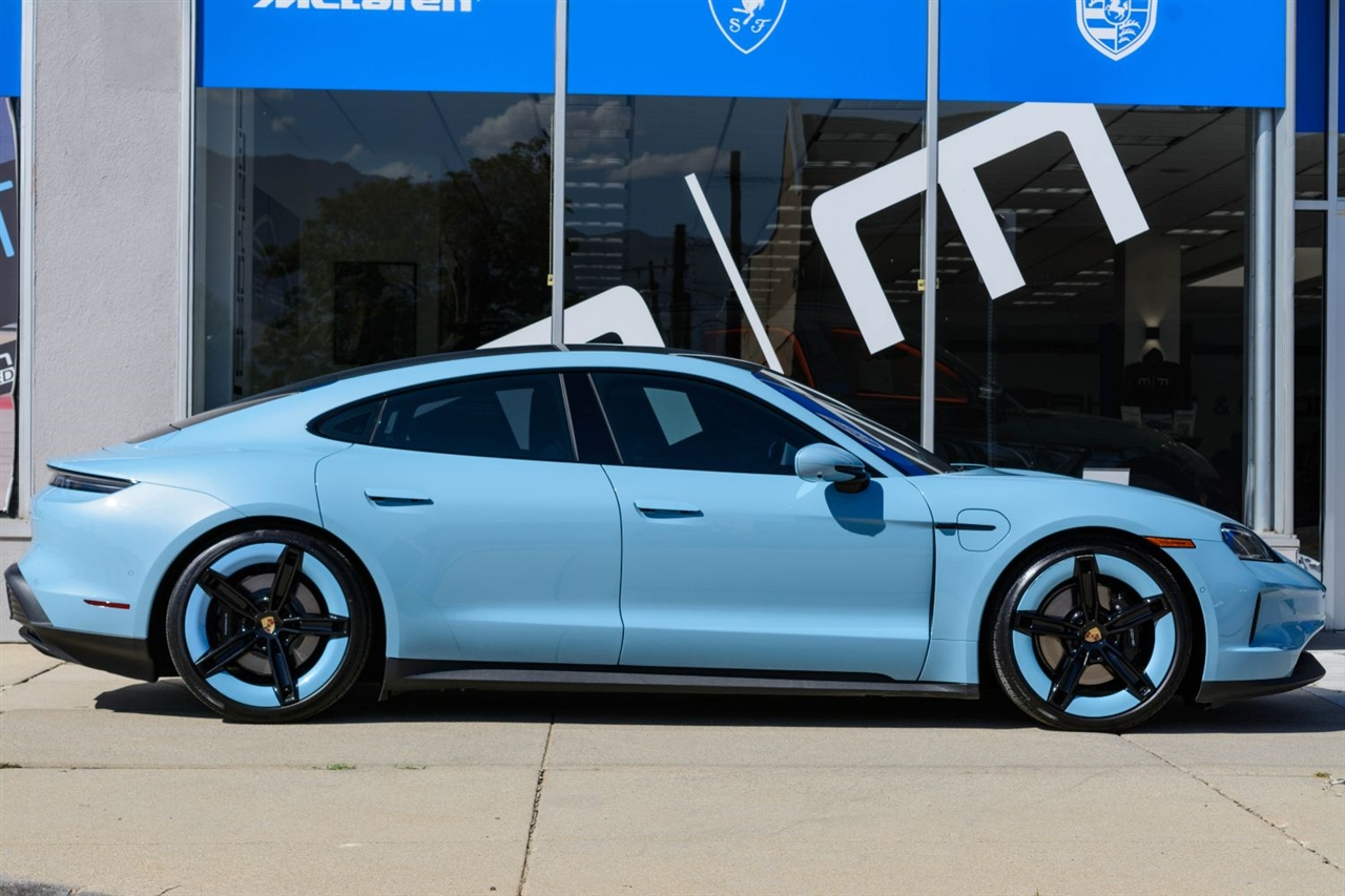 Porsche Taycan  2025