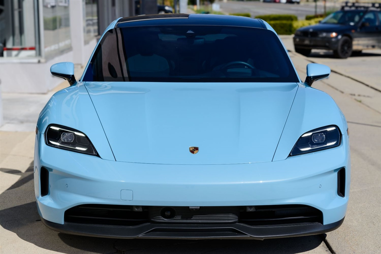 Porsche Taycan  2025