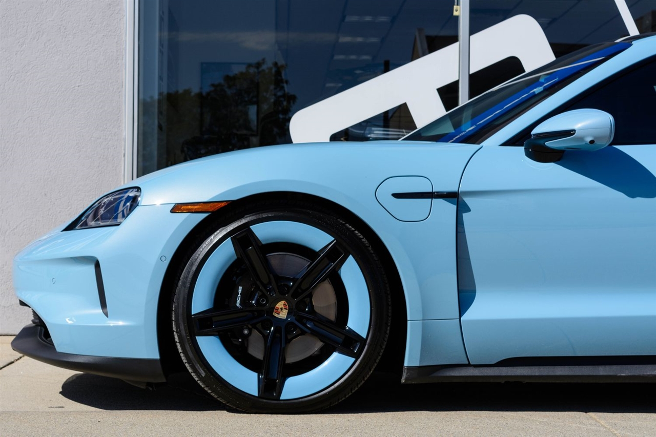 Porsche Taycan  2025