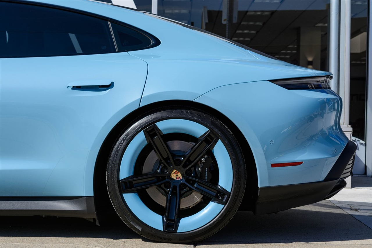 Porsche Taycan  2025