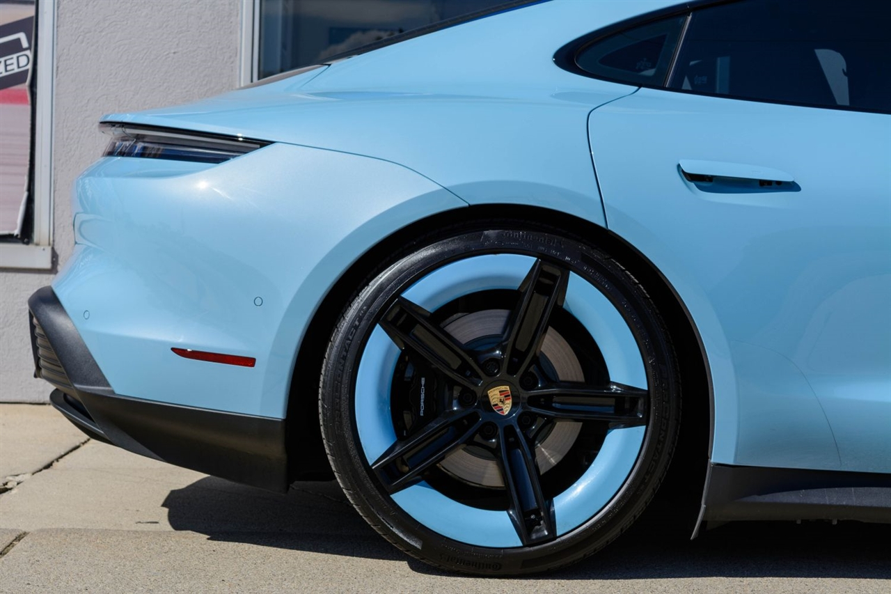 Porsche Taycan  2025