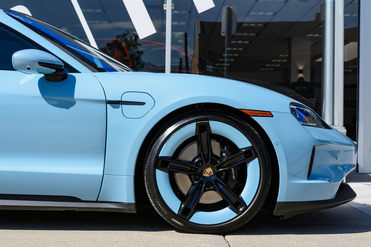 Porsche Taycan  2025