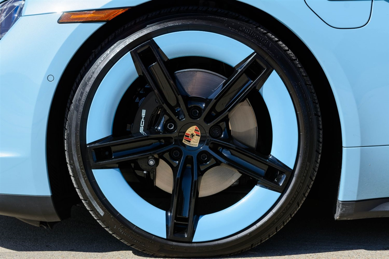 Porsche Taycan  2025