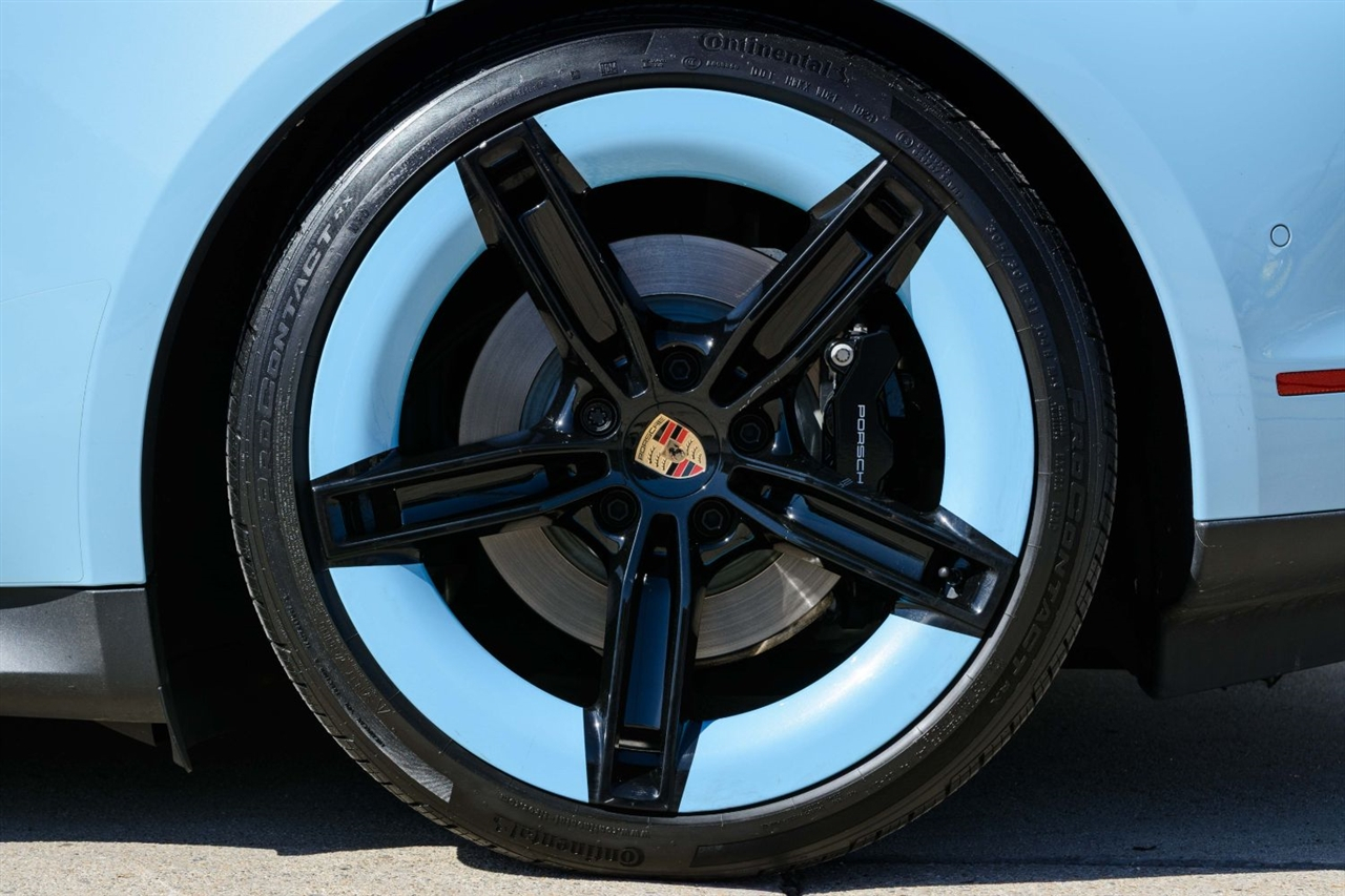 Porsche Taycan  2025