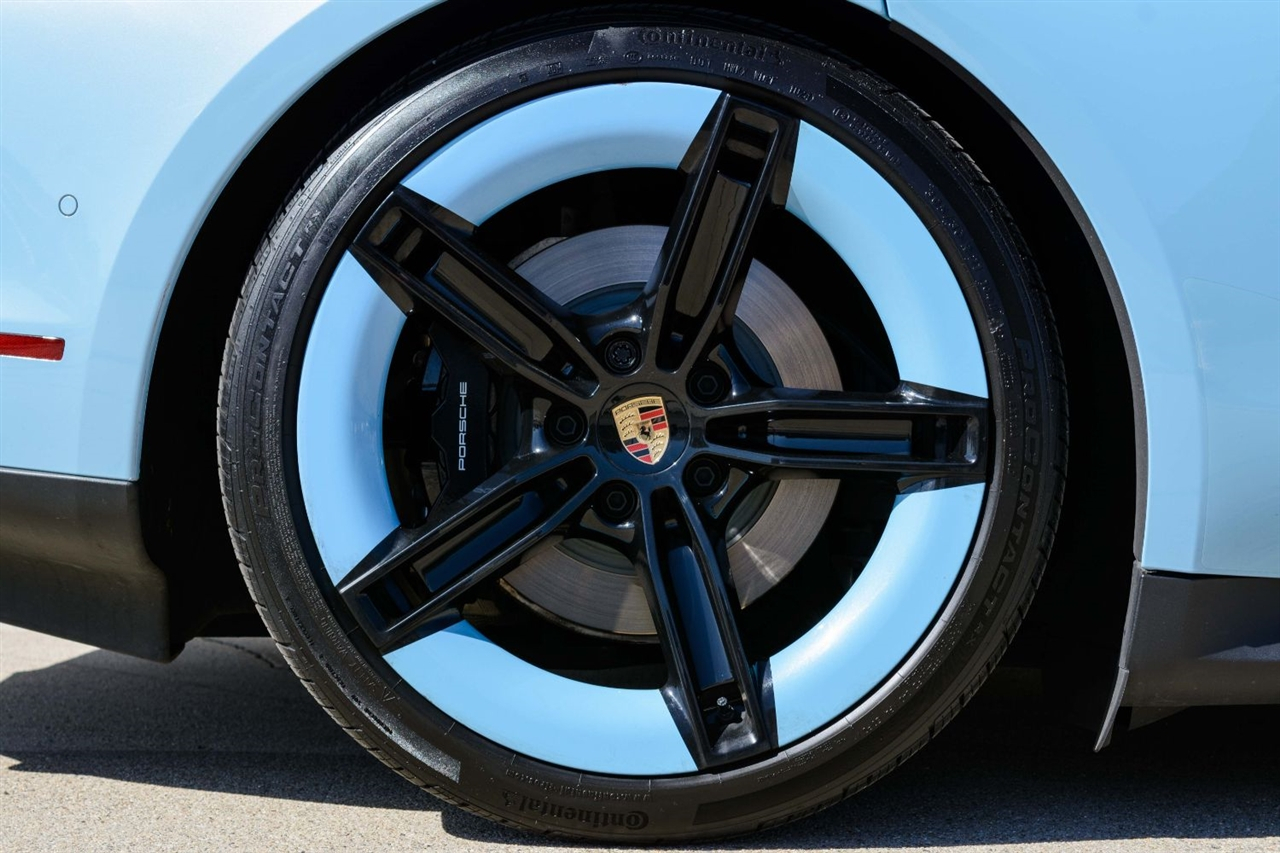 Porsche Taycan  2025