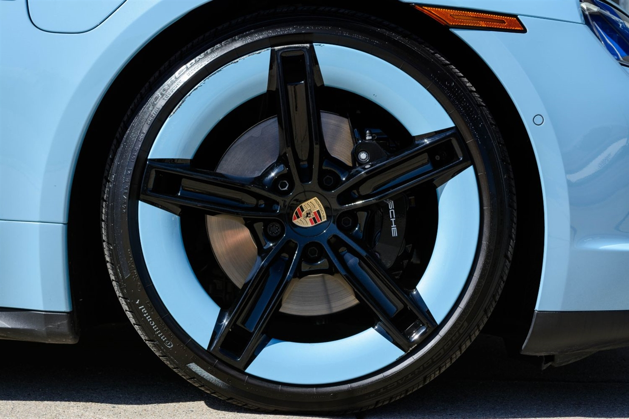 Porsche Taycan  2025