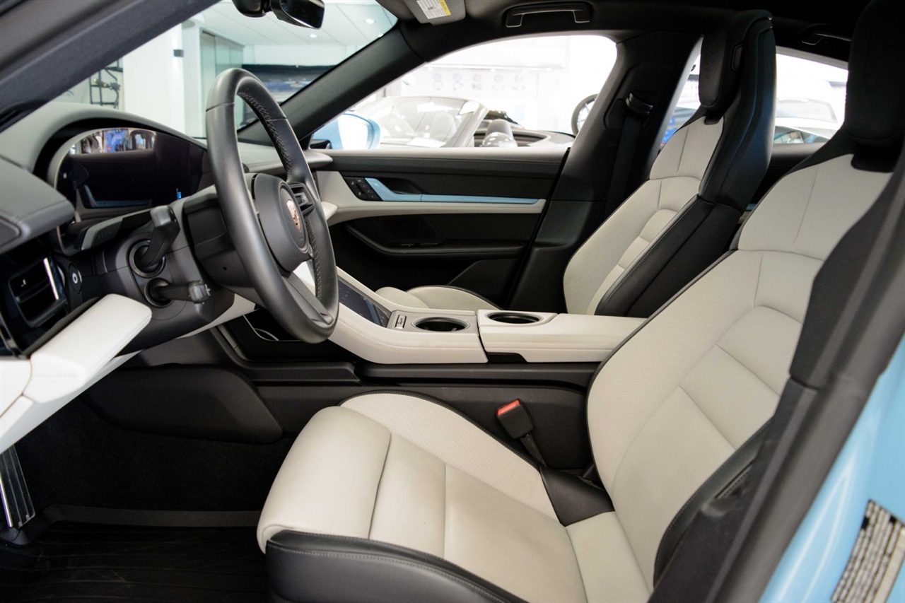 Porsche Taycan  2025