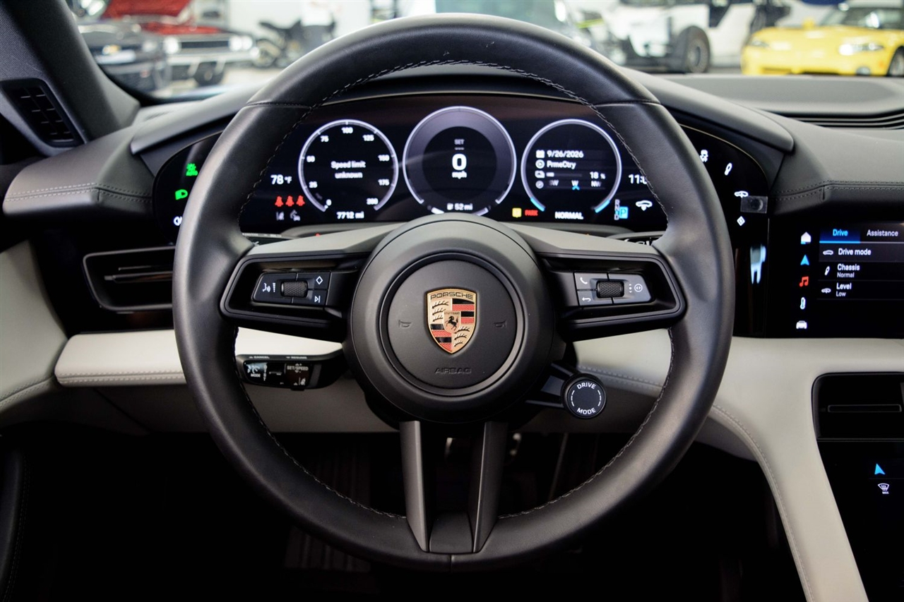Porsche Taycan  2025