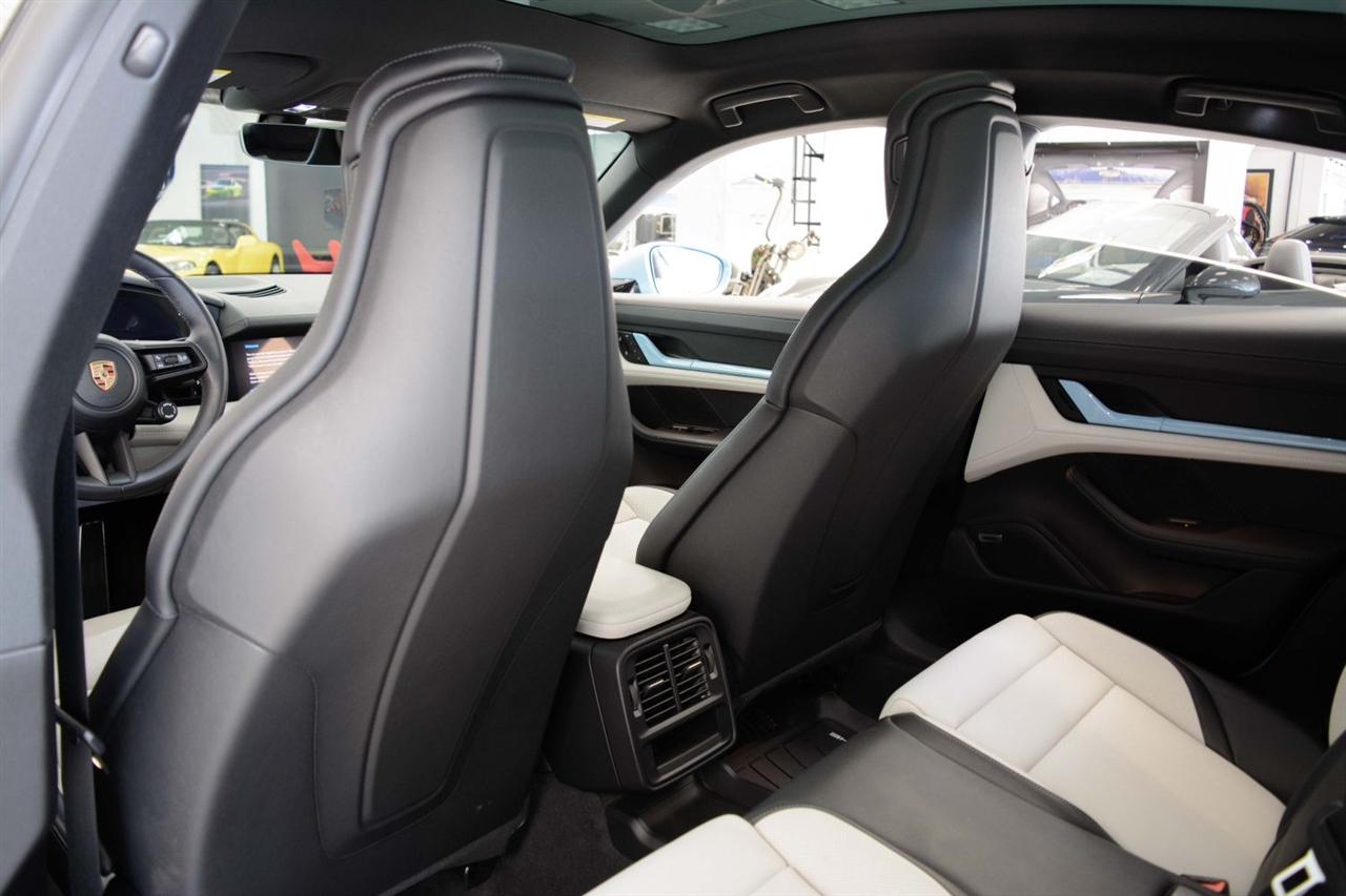 Porsche Taycan  2025