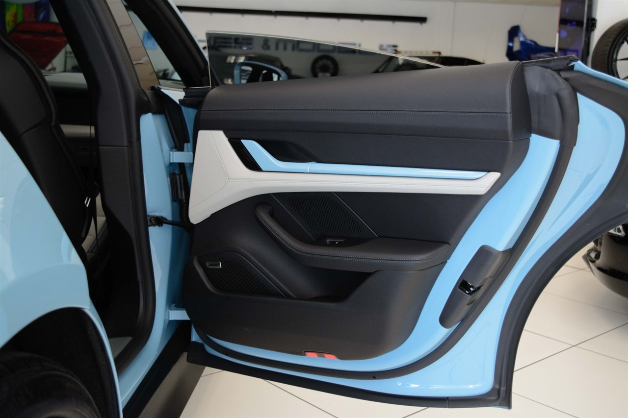 Porsche Taycan  2025