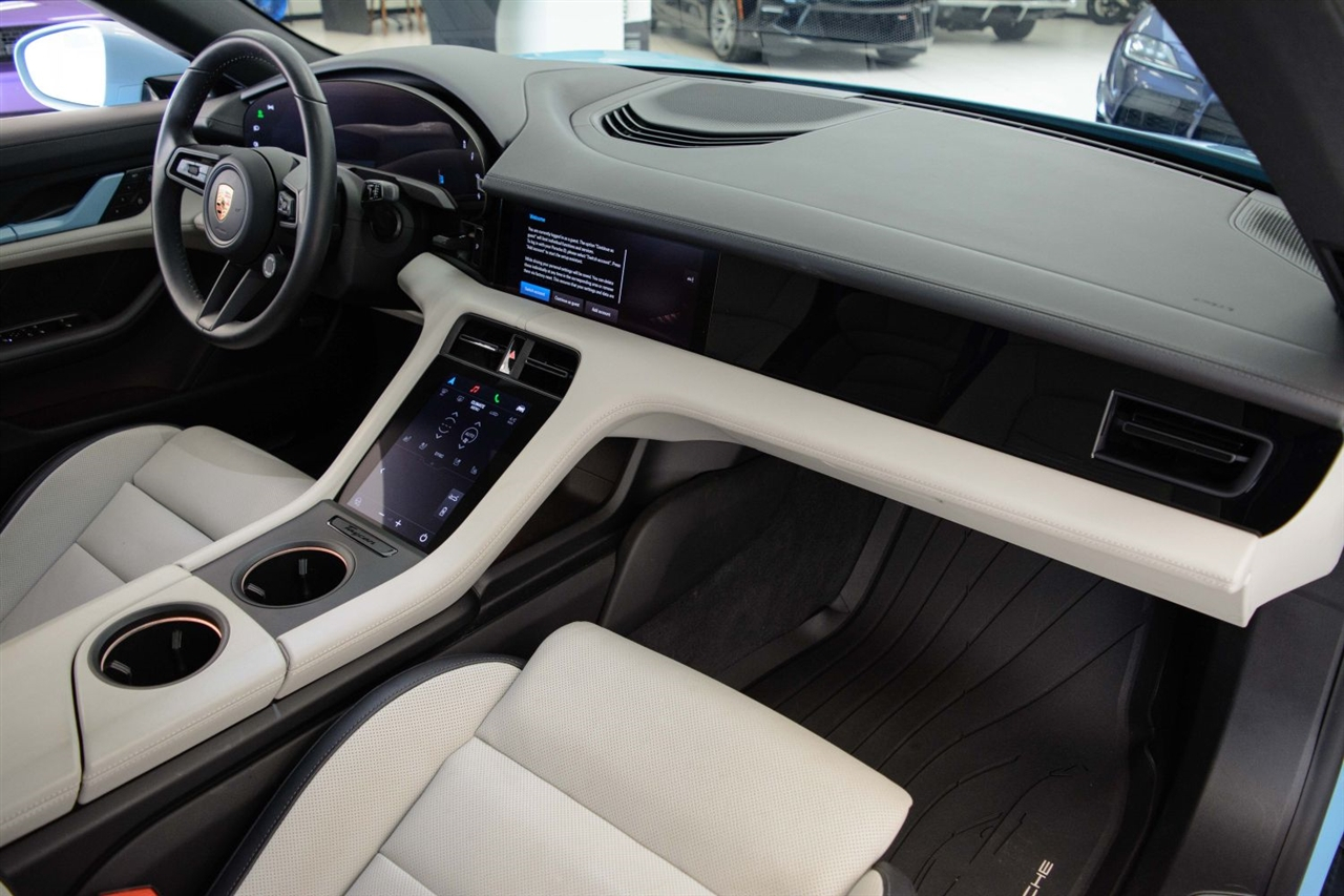 Porsche Taycan  2025