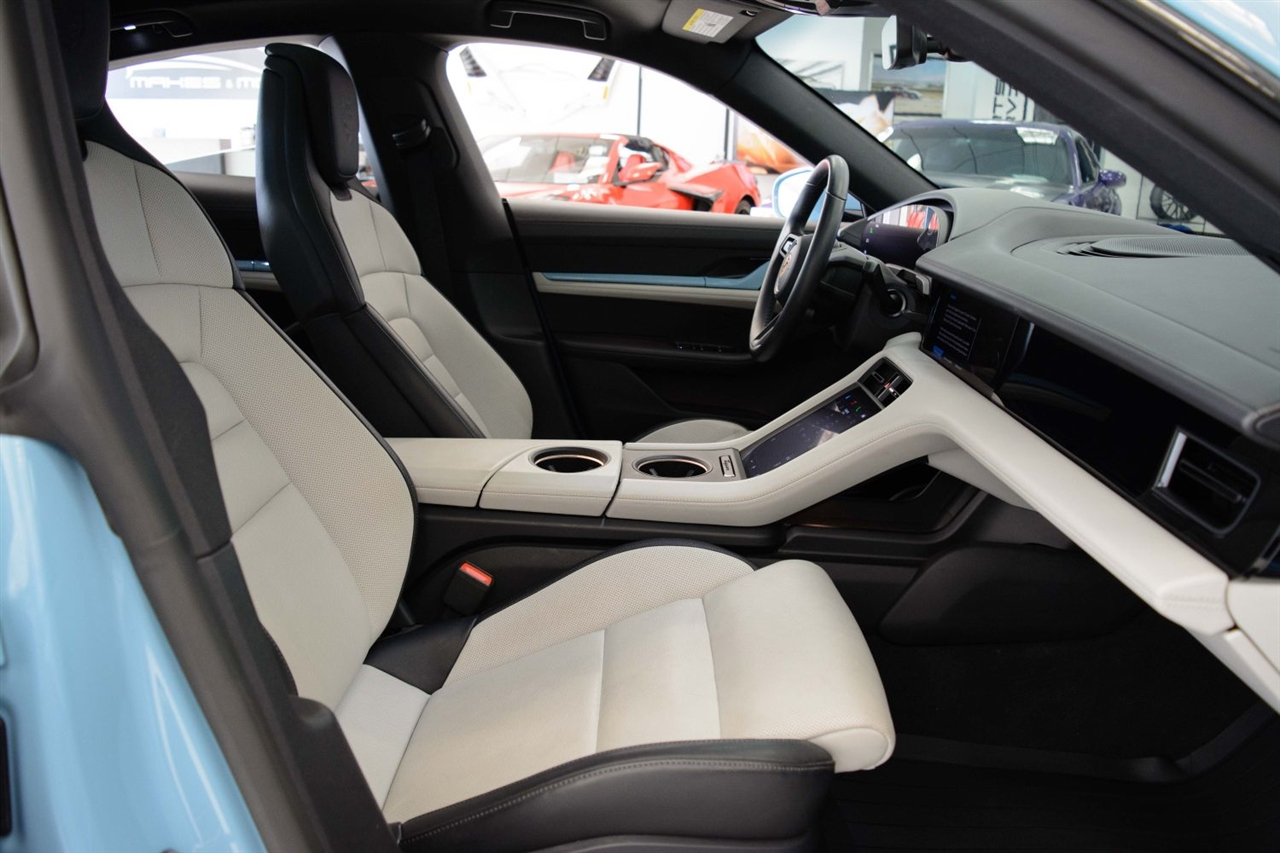 Porsche Taycan  2025