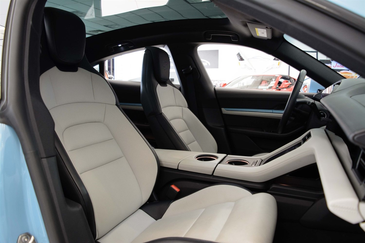 Porsche Taycan  2025