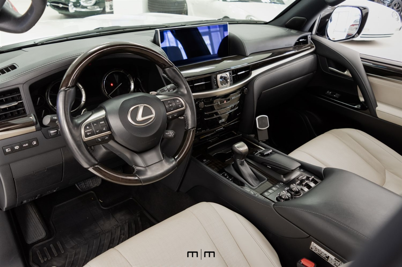 Lexus LX 570  2020