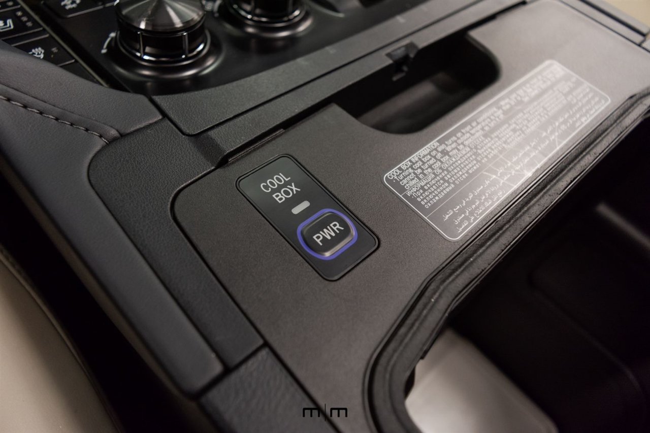 Lexus LX 570  2020