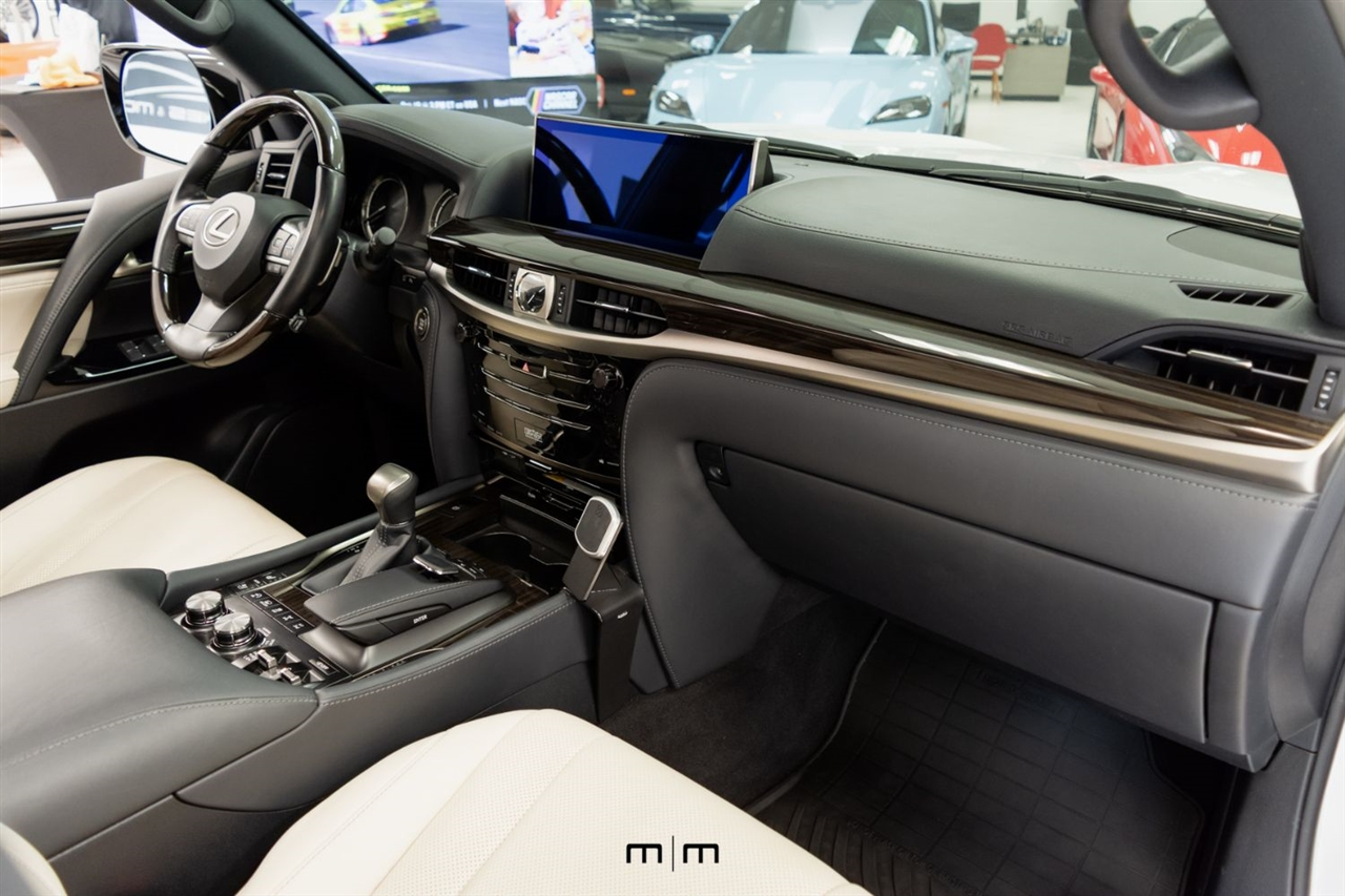 Lexus LX 570  2020