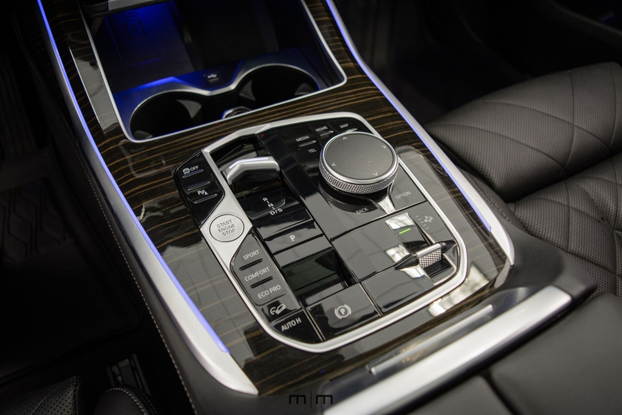 BMW X7  2024