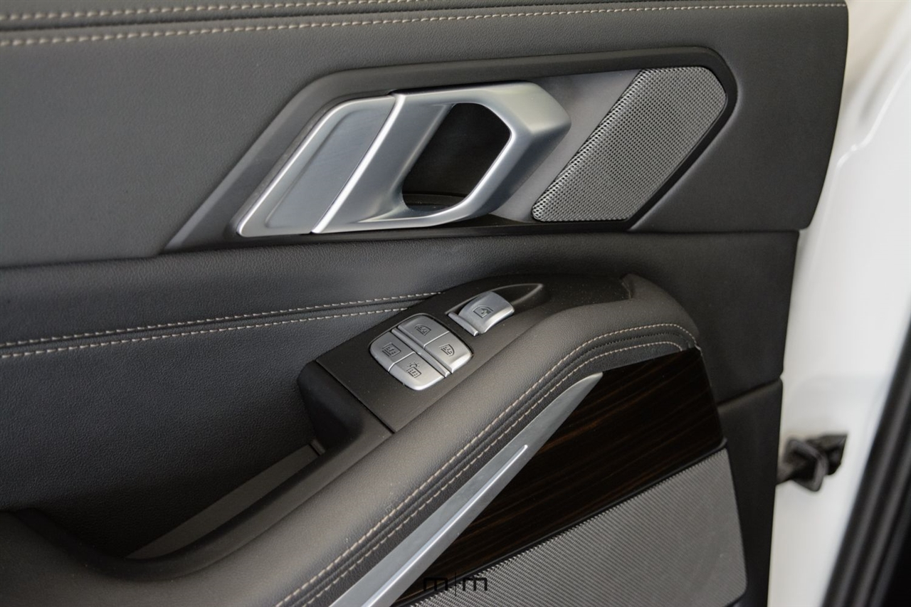 BMW X7  2024