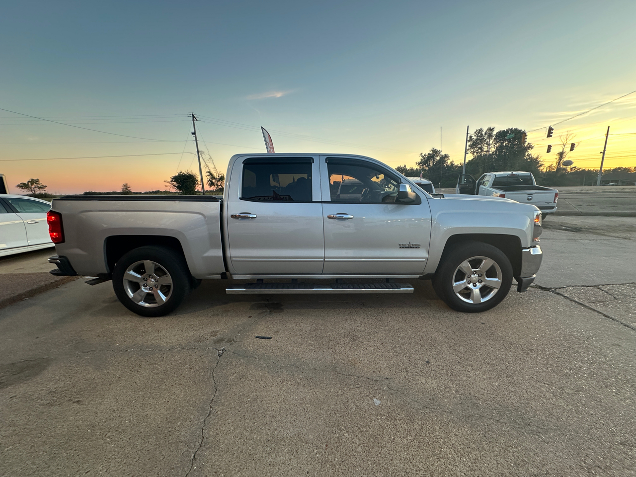 2017 Chevrolet Silverado 1500 2WD Crew Cab 143.5" LT w/1LT