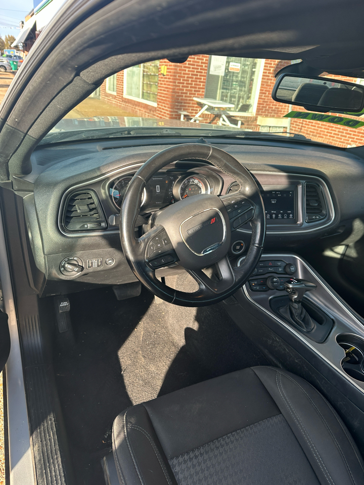 Dodge Challenger SXT RWD 2021