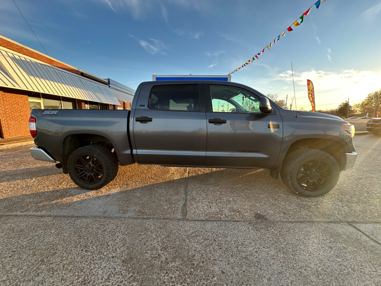 Toyota Tundra 4WD SR5 CrewMax 5.5' Bed 5.7L FFV (Natl) 2019