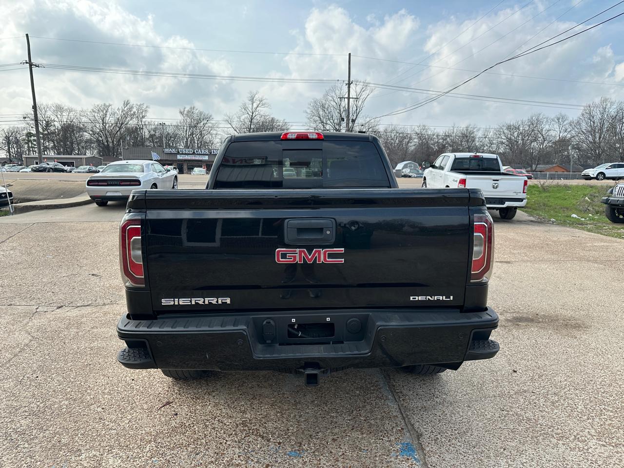 GMC Sierra 1500 4WD Crew Cab 143.5" Denali 2017