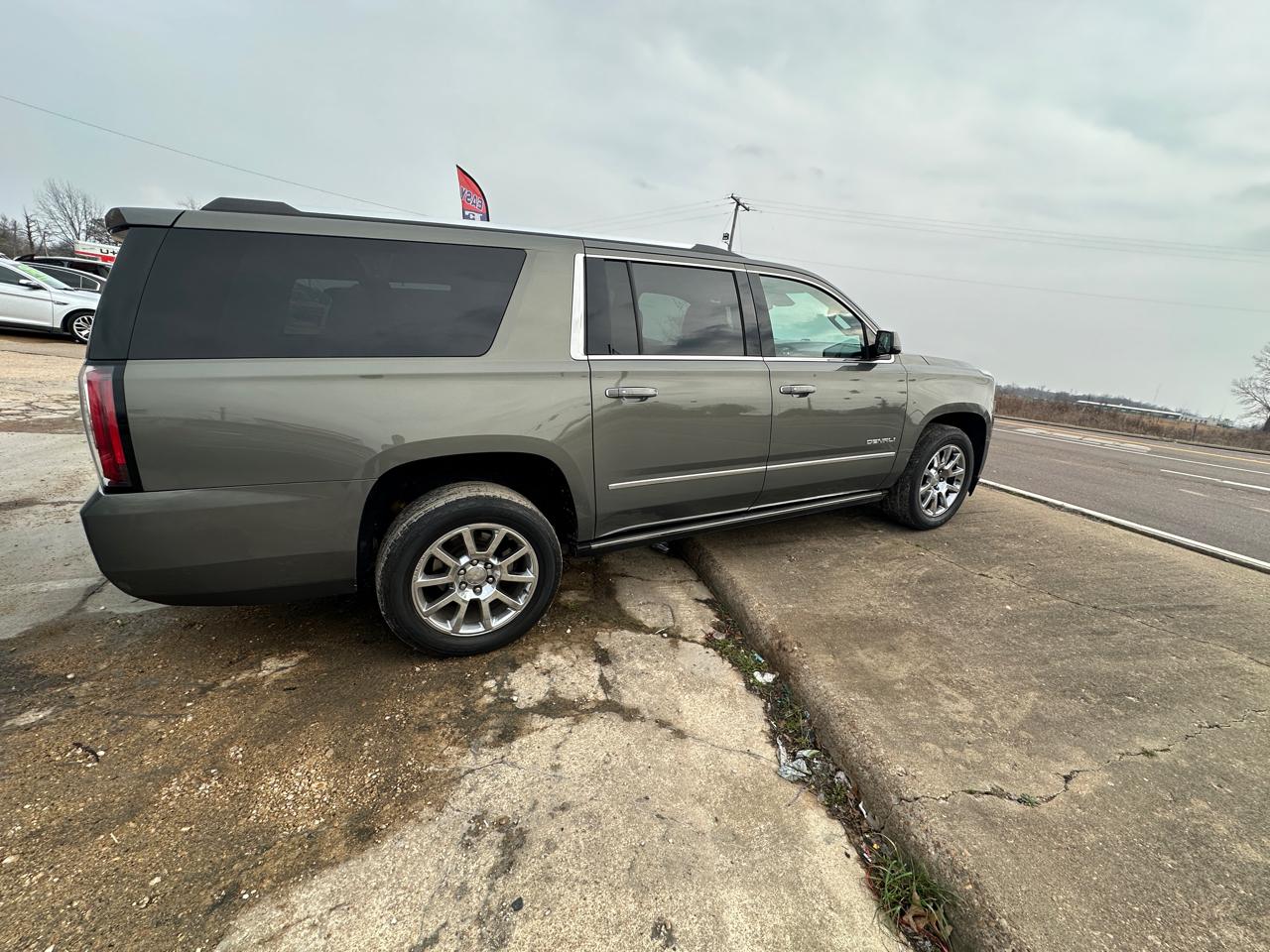 GMC Yukon XL 4WD 4dr Denali 2017
