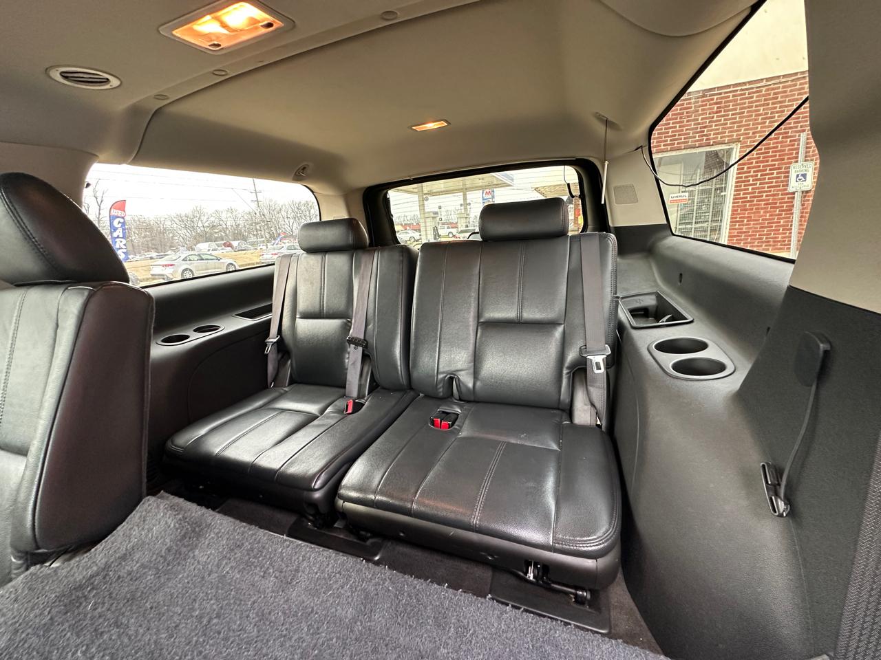 Chevrolet Suburban 2WD 4dr 1500 LS 2012