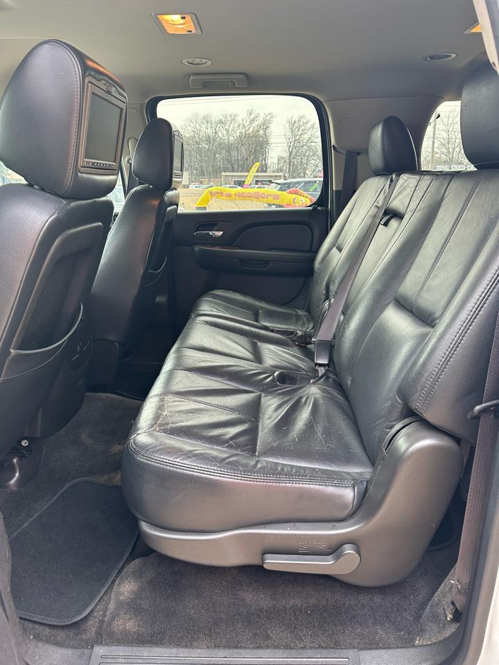 Chevrolet Suburban 2WD 4dr 1500 LS 2012