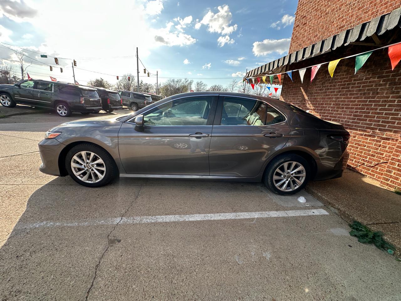 Toyota Camry LE Auto (Natl) 2021