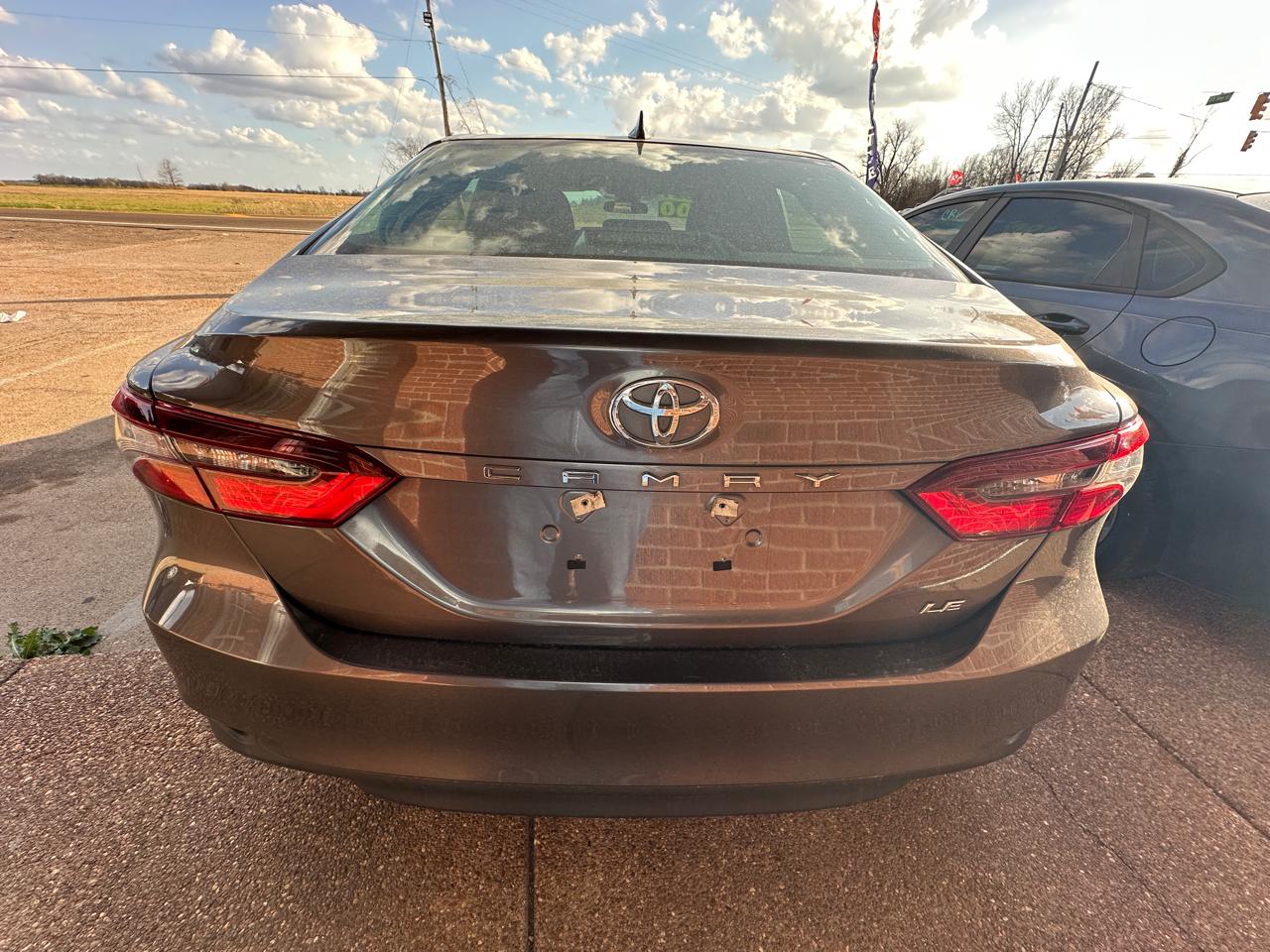 Toyota Camry LE Auto (Natl) 2021