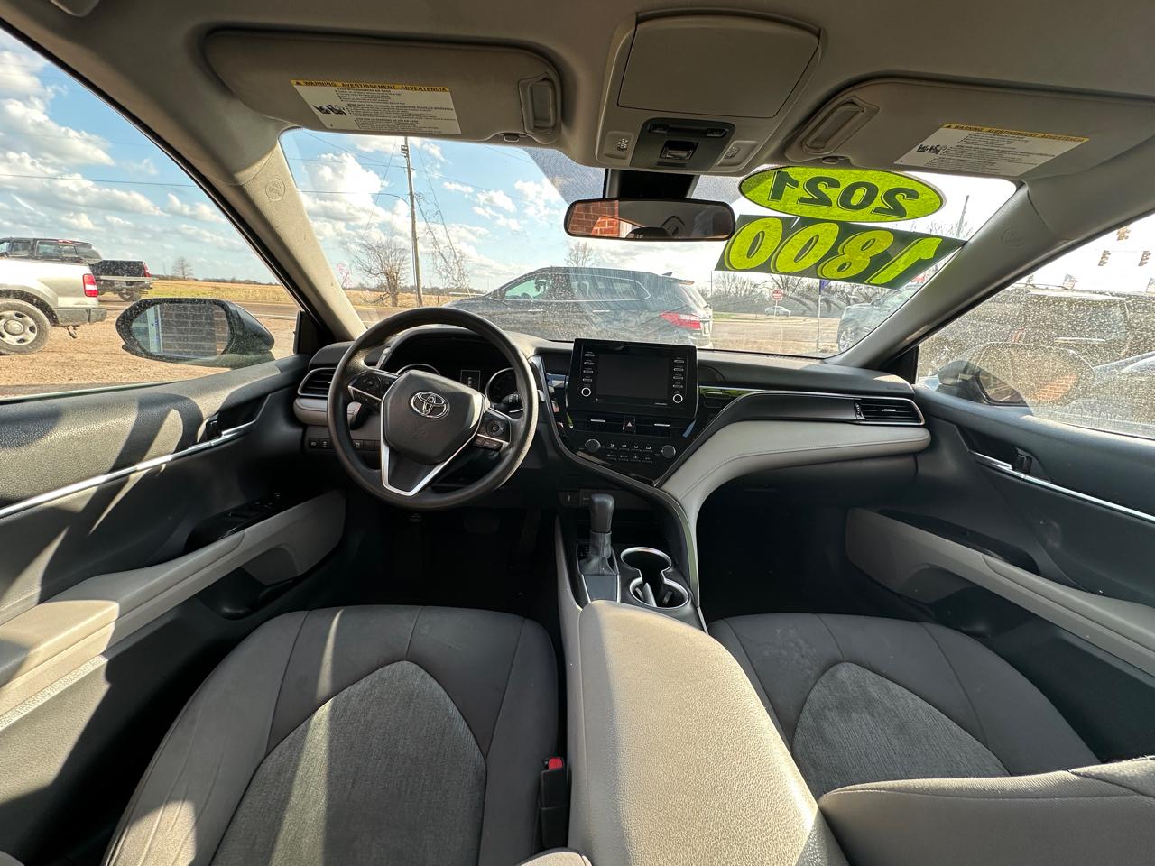 Toyota Camry LE Auto (Natl) 2021