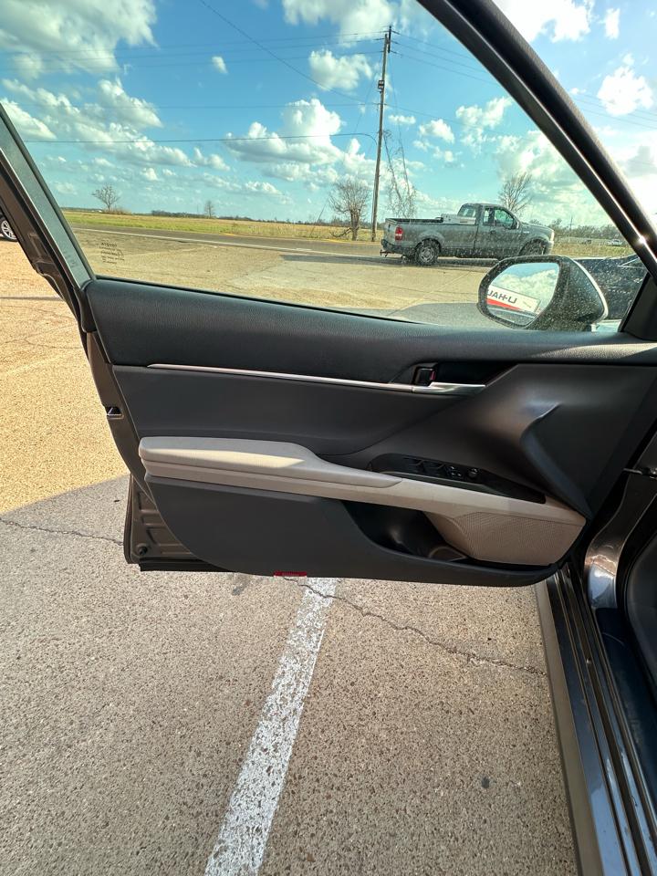 Toyota Camry LE Auto (Natl) 2021