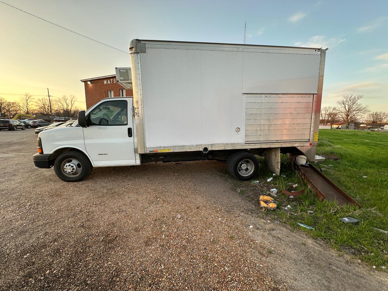 Chevrolet Express Commercial Cutaway 4500 Van 159" *Ltd Avail* 2016