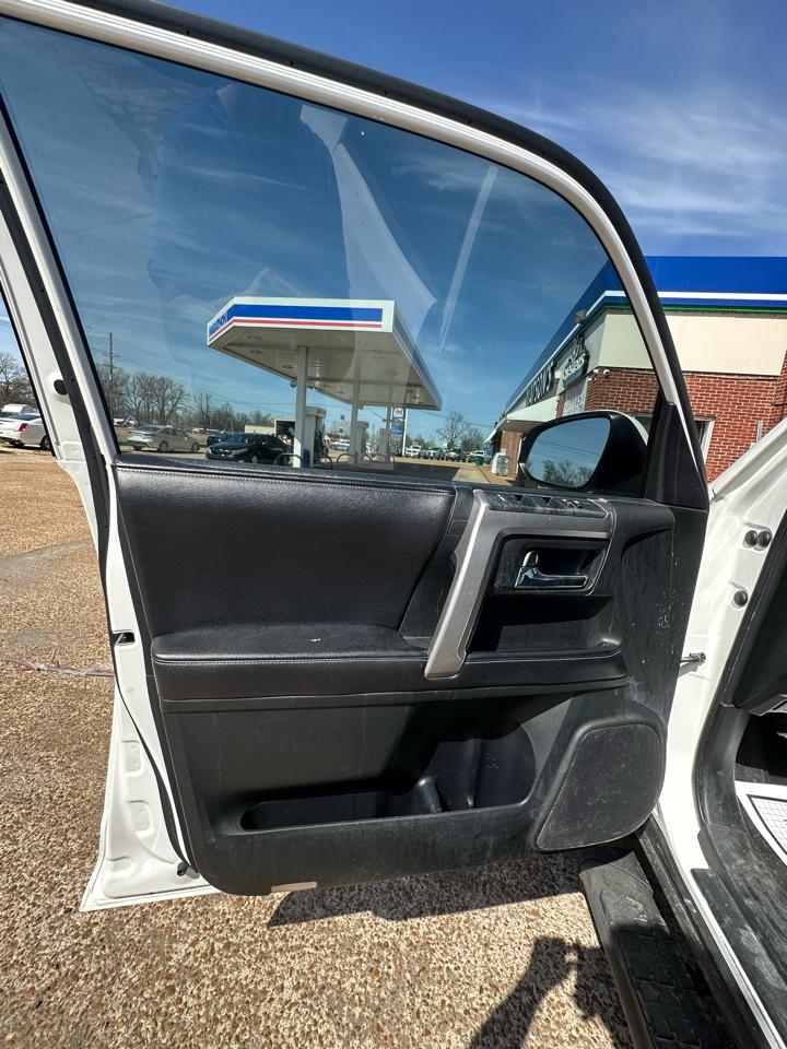 Toyota 4Runner RWD 4dr V6 SR5 Premium (Natl) 2016