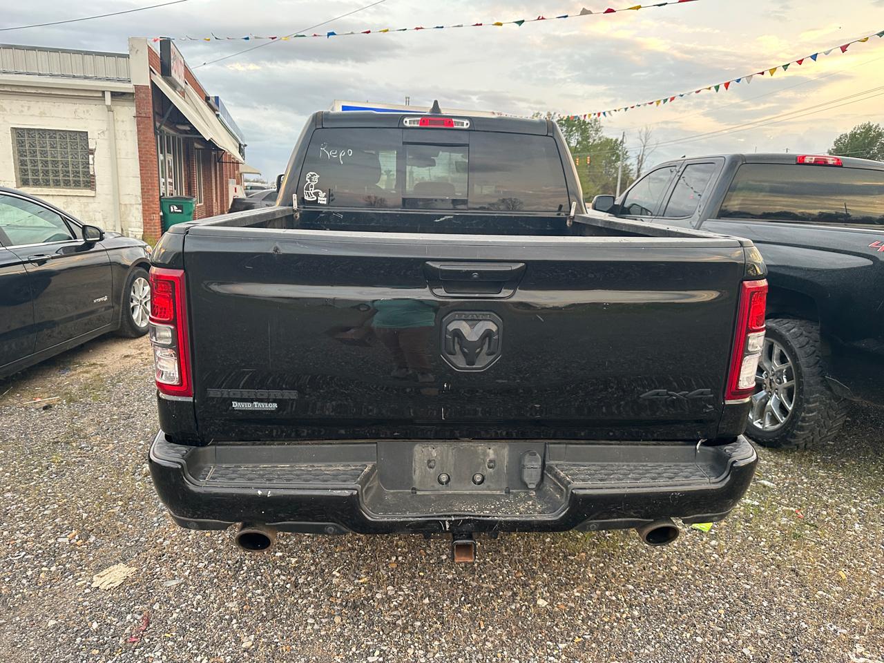 RAM 1500 Big Horn 4x4 Crew Cab 5'7" Box 2020