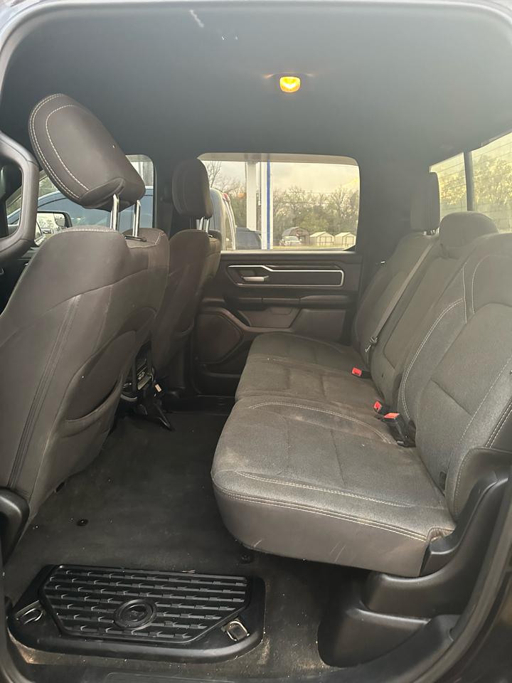 RAM 1500 Big Horn 4x4 Crew Cab 5'7" Box 2020