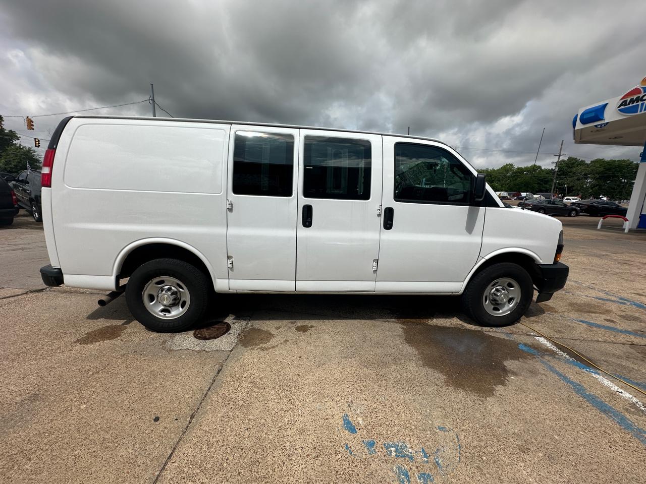 2021 Chevrolet Express Cargo Van RWD 2500 135"