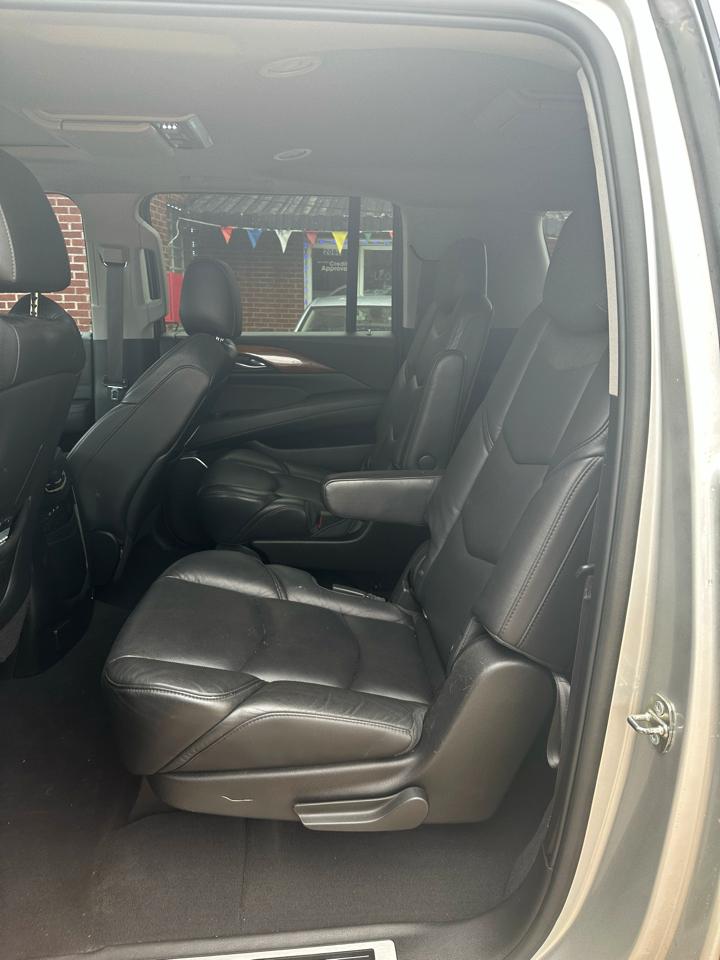 Cadillac Escalade ESV 4WD 4dr Luxury 2017