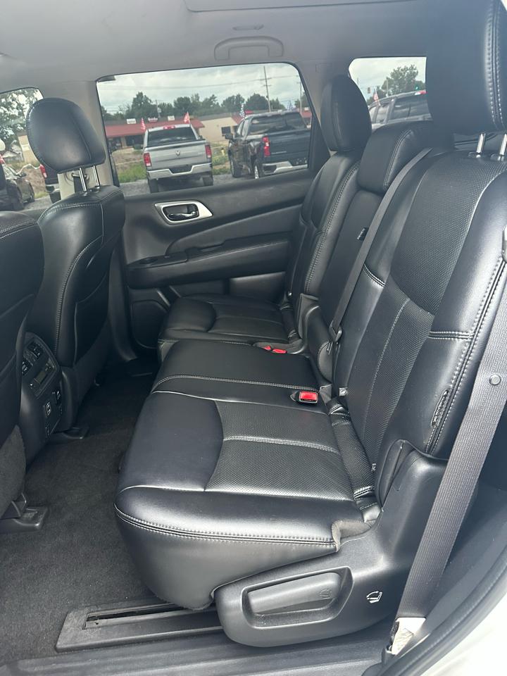 Nissan Pathfinder FWD Platinum 2018