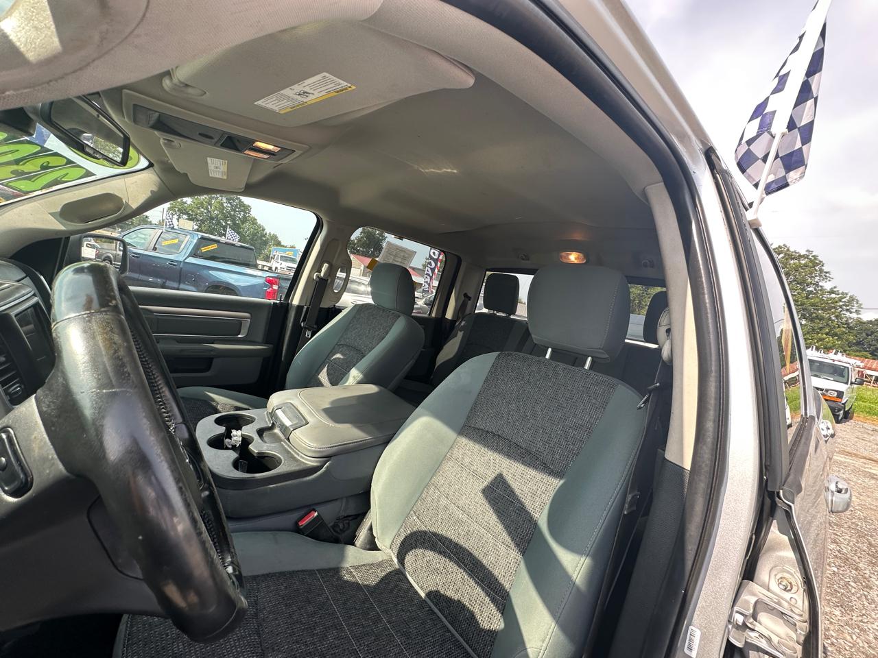 RAM 1500 Classic SLT 4x4 Crew Cab 6'4" Box 2019