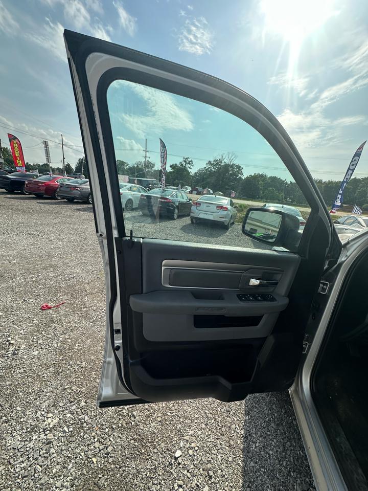 RAM 1500 Classic SLT 4x4 Crew Cab 6'4" Box 2019