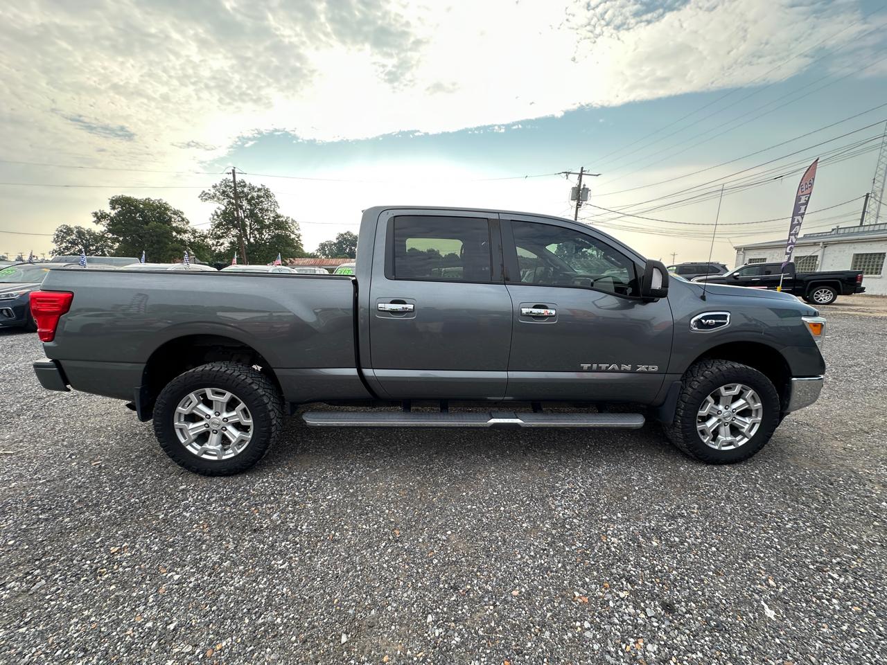 Nissan Titan XD 4x2 Gas Crew Cab SV 2017