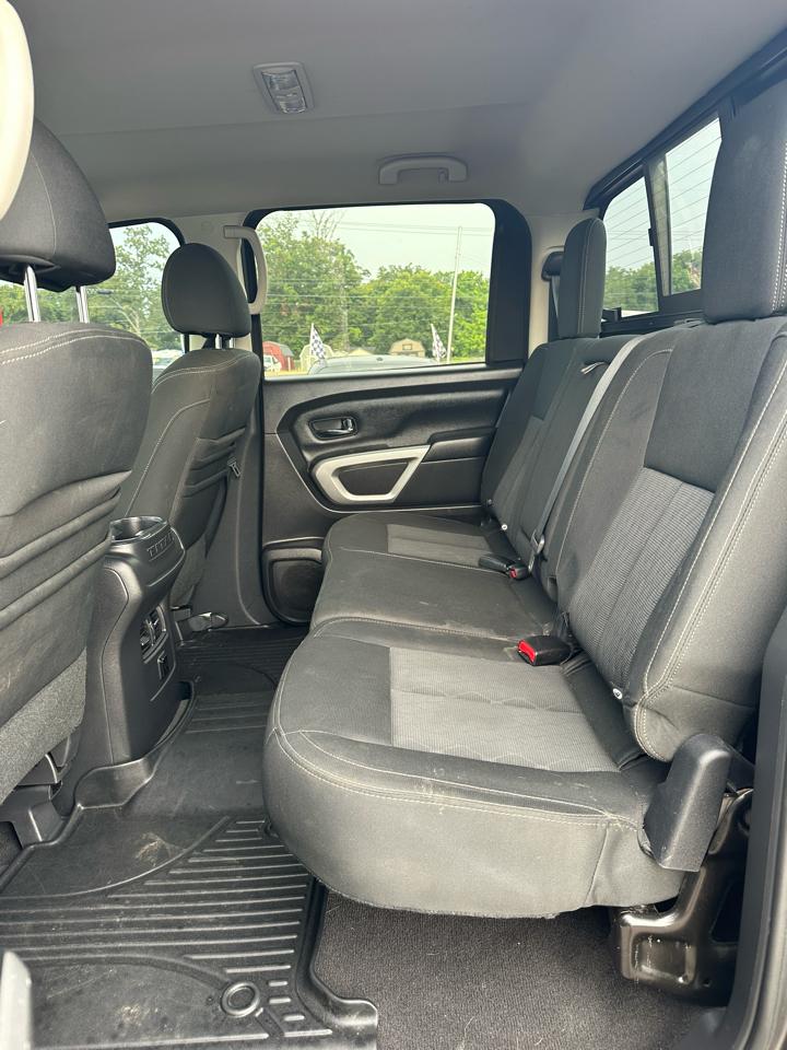 Nissan Titan XD 4x2 Gas Crew Cab SV 2017